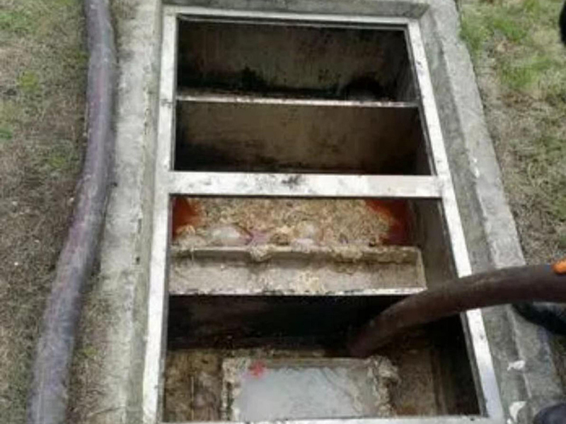 大渡口隔油池清理
